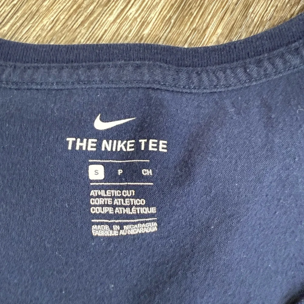 NIKE Tee‎ Ladies S Nike Navy White Swoosh t-shirt Athletic Cut Soft Athleisure